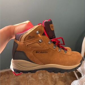 Columbia Womens Brown Hiking Boots with Red Accents